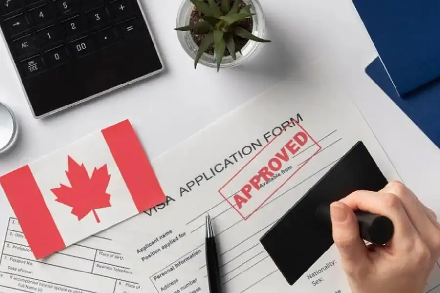 ورک پرمیت معمولاً بهصورت موقت، توسط دولت کانادا به افراد خارجی برای کار در این کشور اعطا میشود.